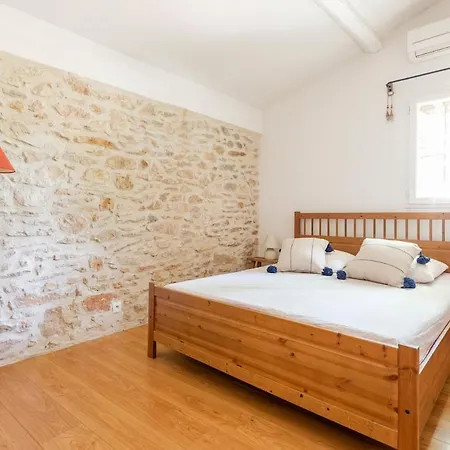 Mas De 190m2 Climatise Avec Piscine Et Cuisine D'ete - 10 Pers Villa *