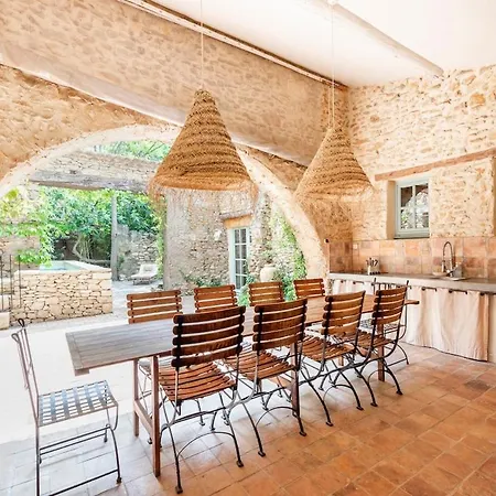 Villa Mas De 190m2 Climatise Avec Piscine Et Cuisine D'ete - 10 Pers