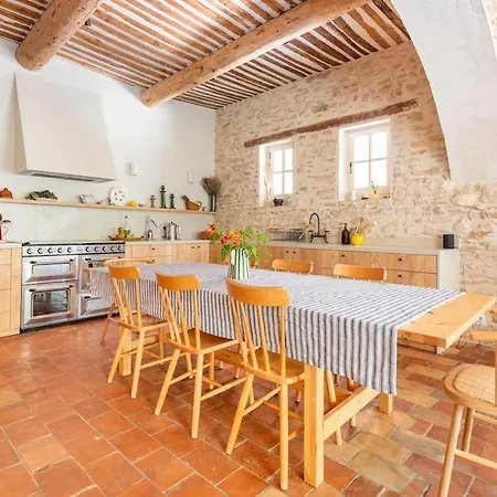 Villa Mas De 190m2 Climatise Avec Piscine Et Cuisine D'ete - 10 Pers