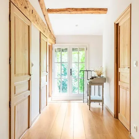 Villa Mas De 190m2 Climatise Avec Piscine Et Cuisine D'ete - 10 Pers *