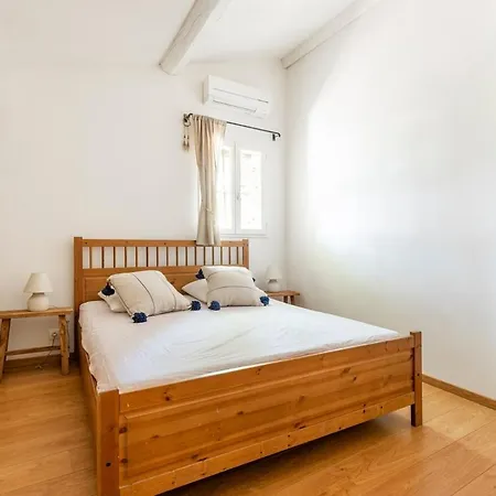 Mas De 190m2 Climatise Avec Piscine Et Cuisine D'ete - 10 Pers *