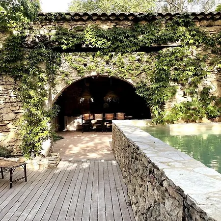 Villa Mas De 190m2 Climatise Avec Piscine Et Cuisine D'ete - 10 Pers