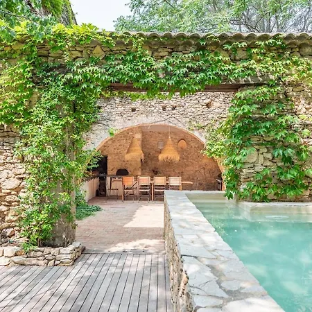 Villa Mas De 190m2 Climatise Avec Piscine Et Cuisine D'ete - 10 Pers *